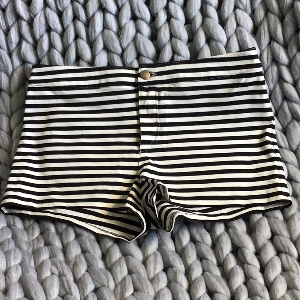 Forever 21 , size med short shorts